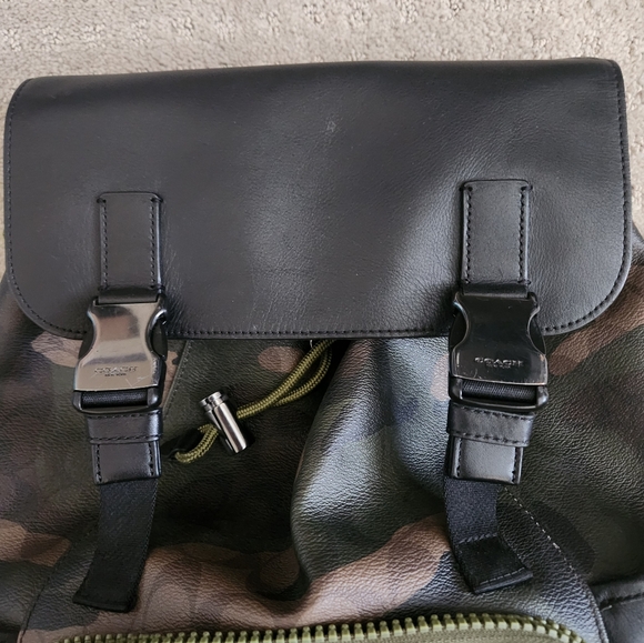 COACH Track Backpack In Signature Canvas Green Camo Print - Picture 4 of 9